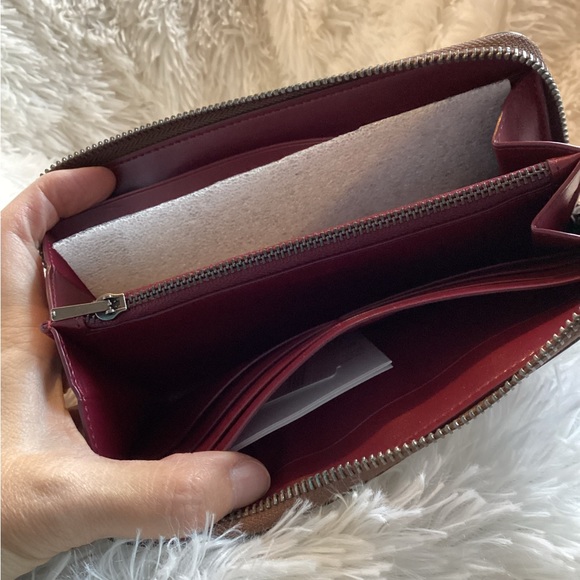 Coach tan accordion zip around floral wallet - Picture 4 of 8